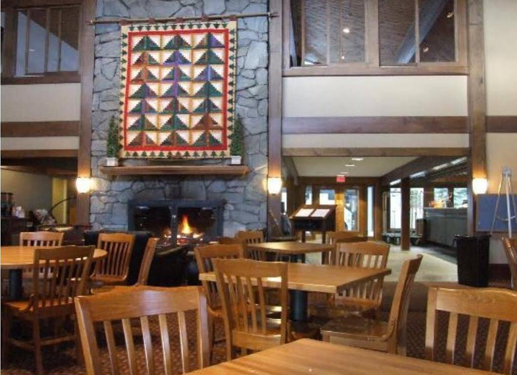 The Black Bear Lodge At Stratton Mountain Resort Zewnętrze zdjęcie
